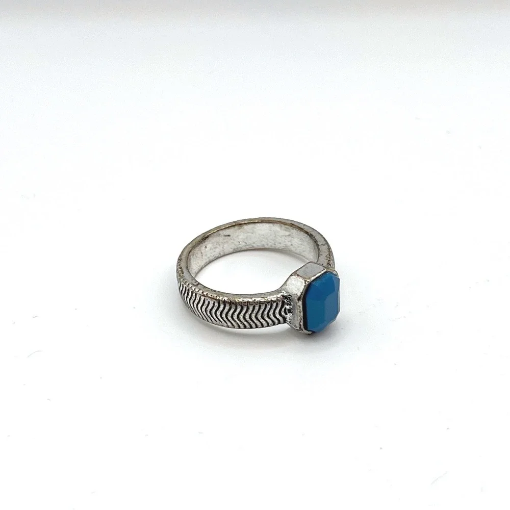 Vintage Silver Tone Textured Band Ring Blue Emerald Cut Faux Stone Size 7